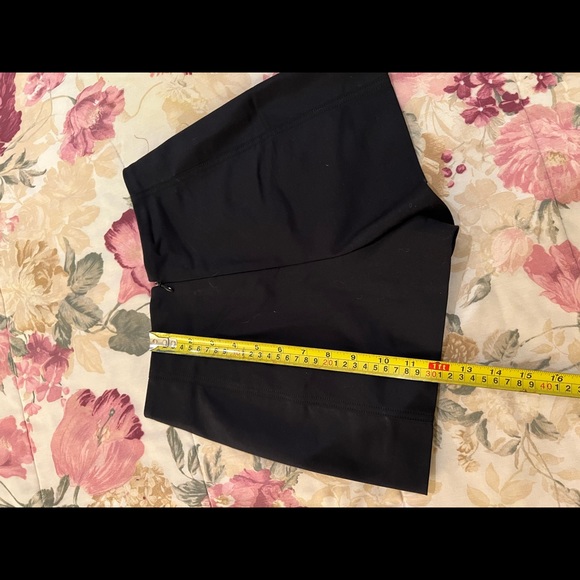 Babaton Black short - Picture 2 of 5